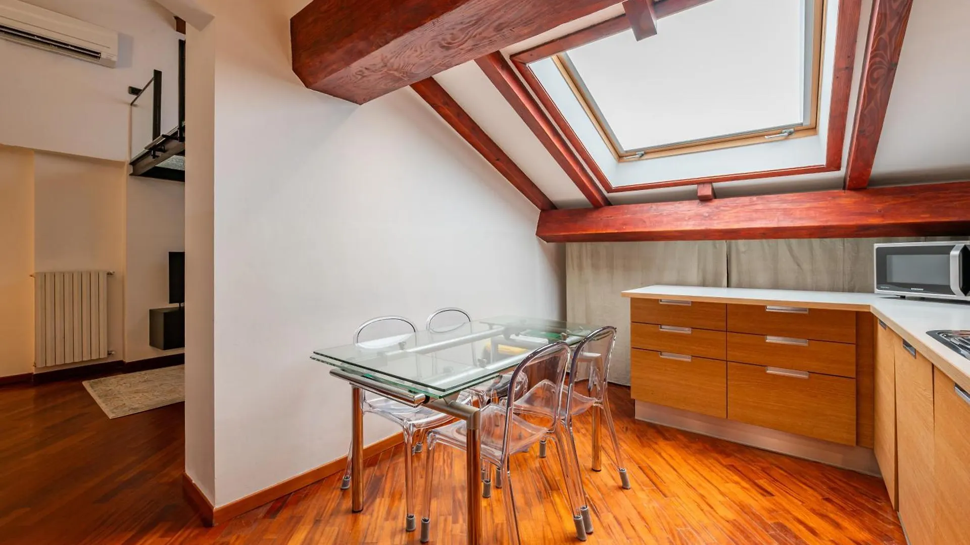 De Amicis' Nest - City Center Milaan 0*,